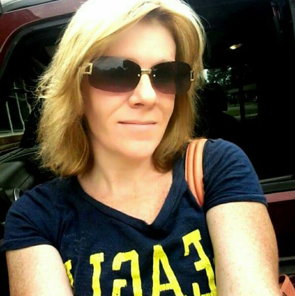 Meet your Posher, Crys' - Picture 4 of 8